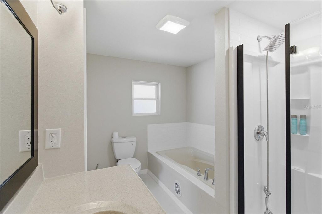 Image 16 of property listing at 203 48TH AVENUE DRIVE W, Bradenton, FL 34207