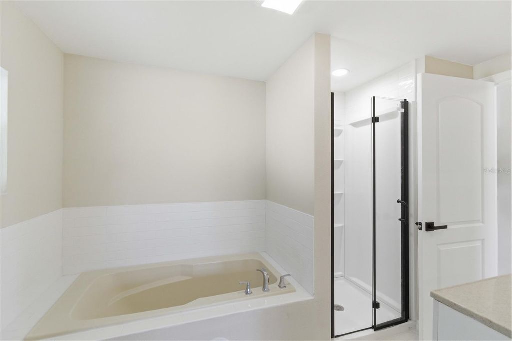 Image 17 of property listing at 203 48TH AVENUE DRIVE W, Bradenton, FL 34207