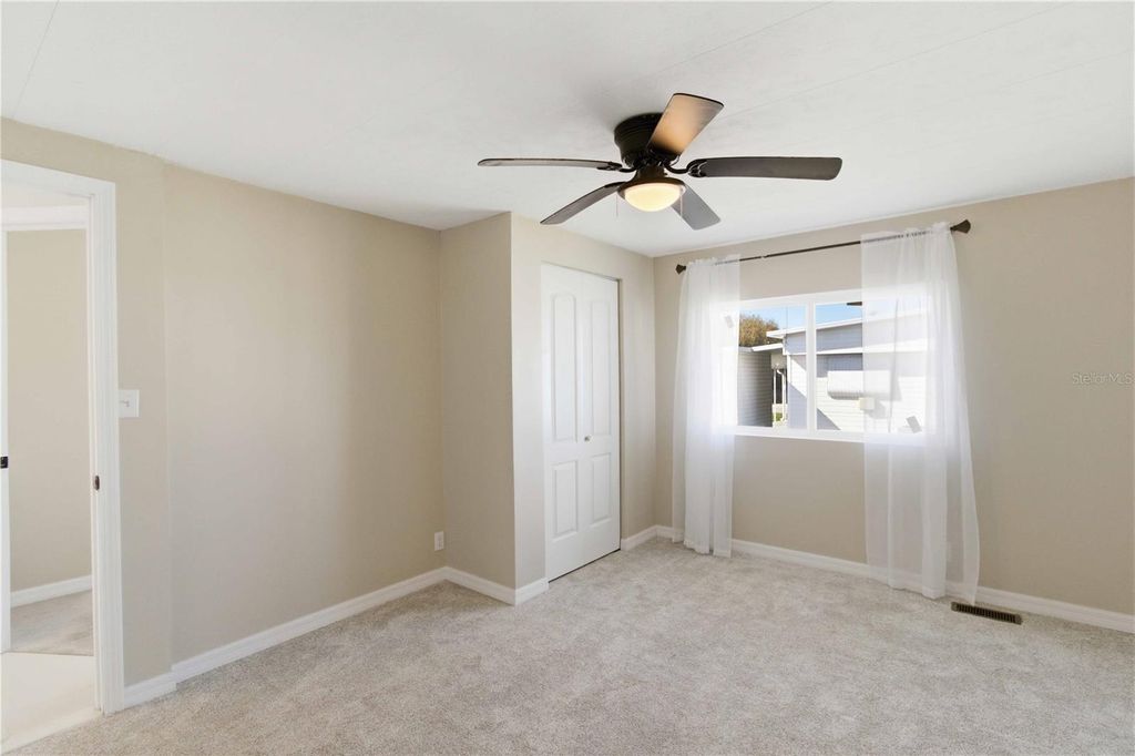 Image 18 of property listing at 203 48TH AVENUE DRIVE W, Bradenton, FL 34207