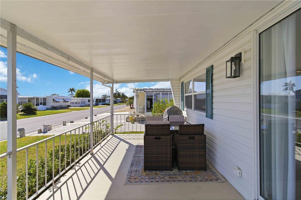 Image 23 of property listing at 203 48TH AVENUE DRIVE W, Bradenton, FL 34207