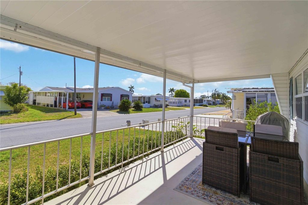 Image 24 of property listing at 203 48TH AVENUE DRIVE W, Bradenton, FL 34207