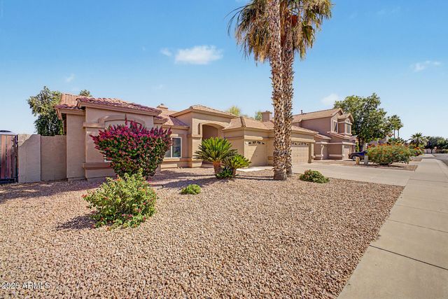 215 N STARBOARD Drive, Gilbert, AZ 85234