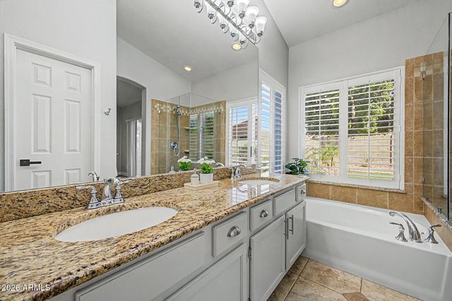 215 N STARBOARD Drive, Gilbert, AZ 85234