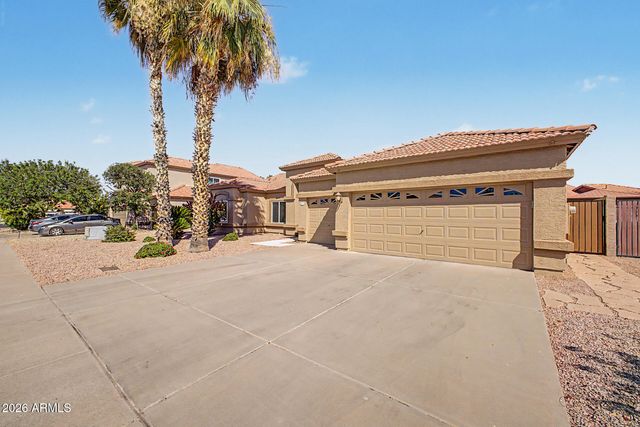 215 N STARBOARD Drive, Gilbert, AZ 85234