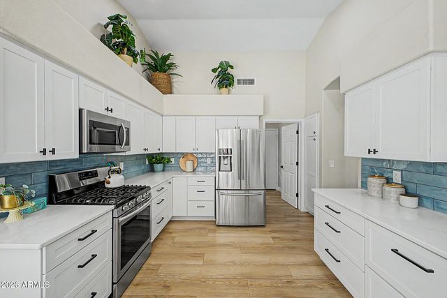 215 N STARBOARD Drive, Gilbert, AZ 85234