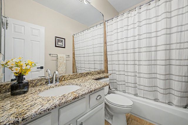 215 N STARBOARD Drive, Gilbert, AZ 85234