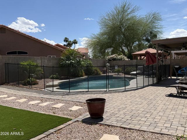 215 N STARBOARD Drive, Gilbert, AZ 85234