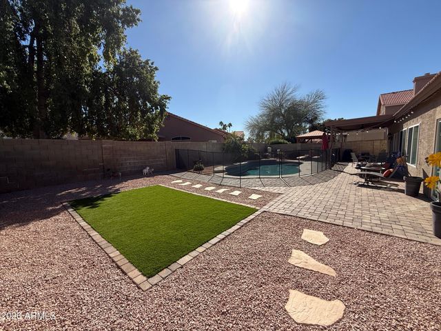 215 N STARBOARD Drive, Gilbert, AZ 85234
