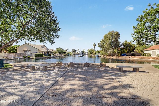 215 N STARBOARD Drive, Gilbert, AZ 85234