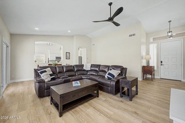 215 N STARBOARD Drive, Gilbert, AZ 85234