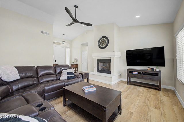 215 N STARBOARD Drive, Gilbert, AZ 85234