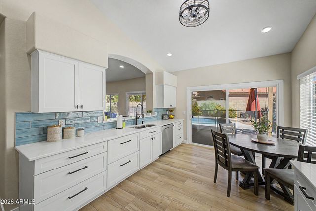 215 N STARBOARD Drive, Gilbert, AZ 85234