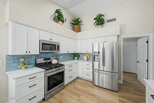 215 N STARBOARD Drive, Gilbert, AZ 85234
