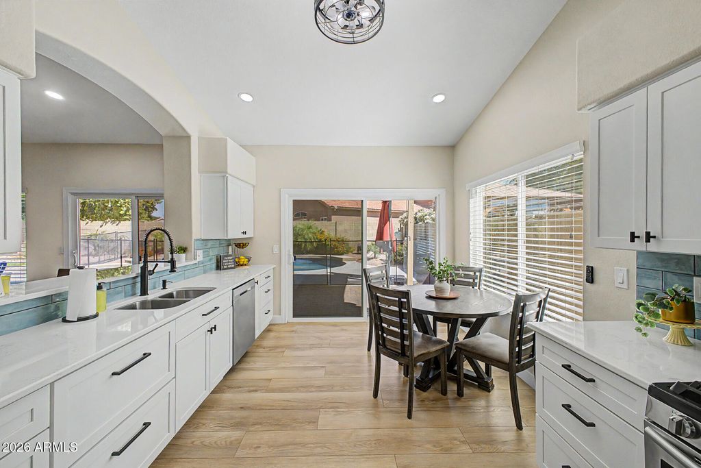 215 N STARBOARD Drive, Gilbert, AZ 85234
