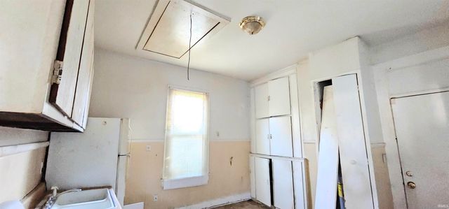 1307 S Harlan Avenue, Evansville, IN 47714