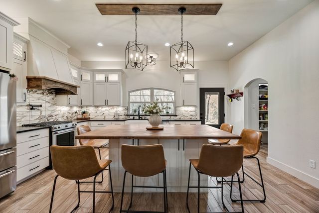 245 Creek Crossing Street, Alvord, TX 76225