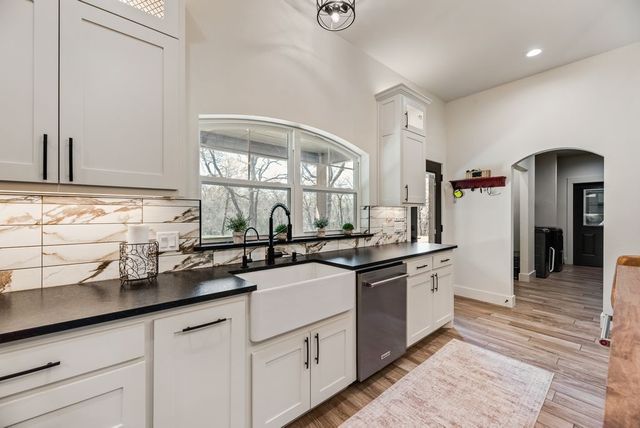 245 Creek Crossing Street, Alvord, TX 76225