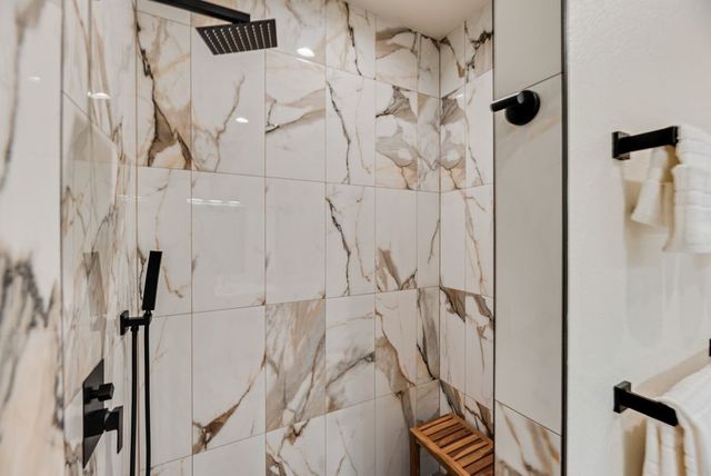 245 Creek Crossing Street, Alvord, TX 76225