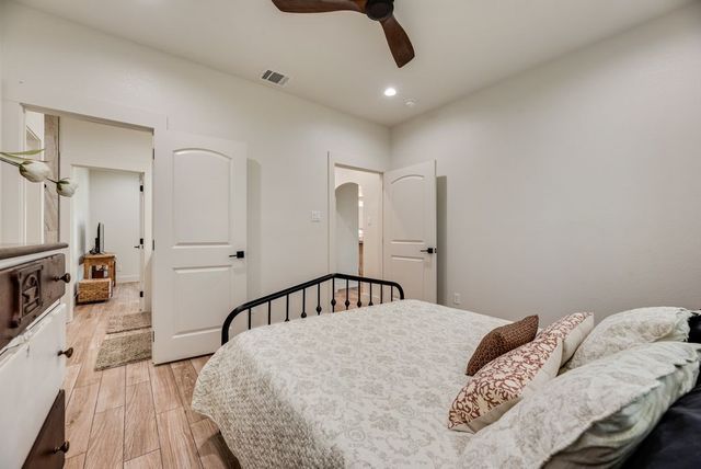 245 Creek Crossing Street, Alvord, TX 76225