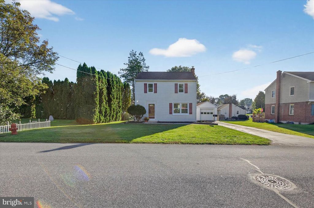 115 REDWOOD DR, Lancaster, PA 17603