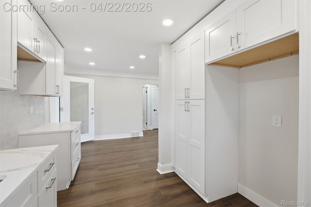 23304 Oak Street, Dearborn, MI 48128