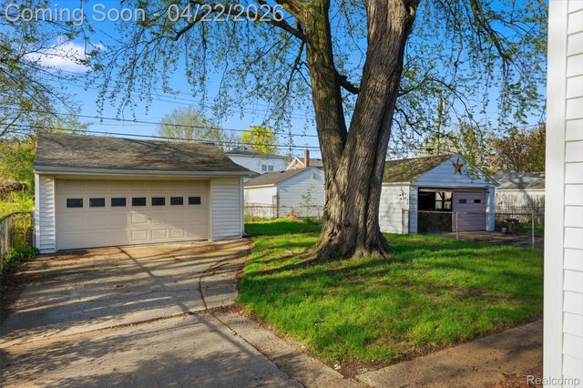 23304 Oak Street, Dearborn, MI 48128