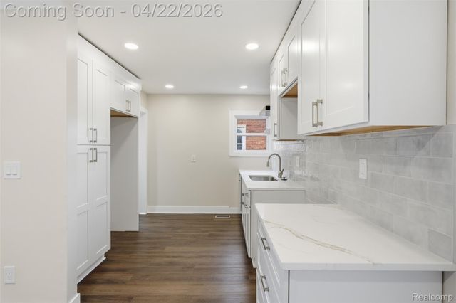 23304 Oak Street, Dearborn, MI 48128