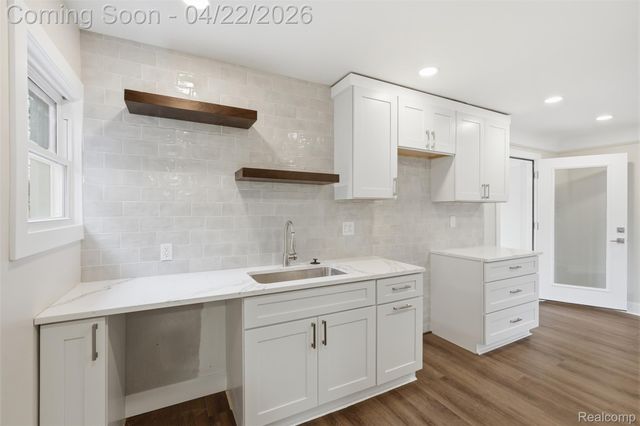 23304 Oak Street, Dearborn, MI 48128