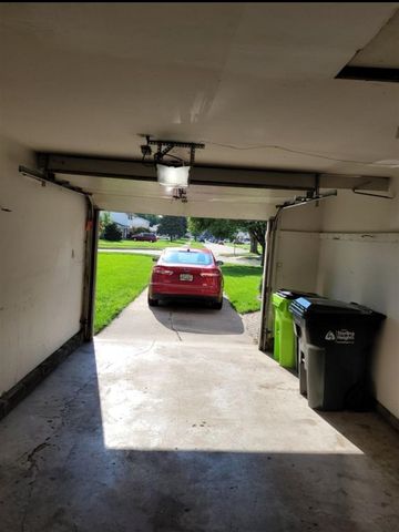 39400 Roslyn Drive, Sterling Heights, MI 48313