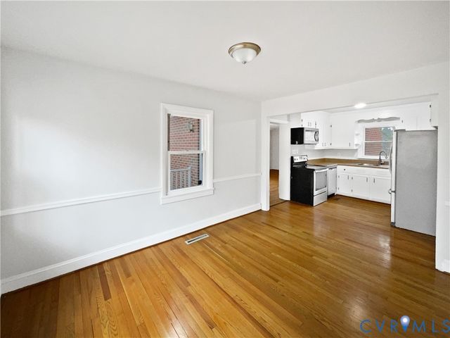 203 Crestwood Dr, Colonial Heights, VA 23834