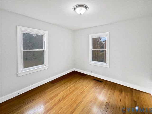 203 Crestwood Dr, Colonial Heights, VA 23834