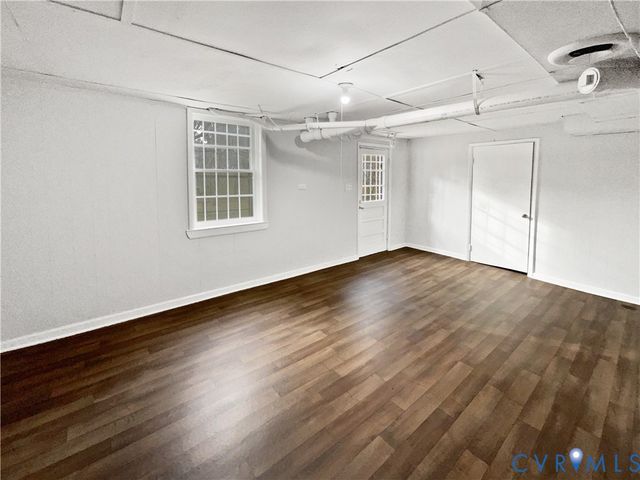 203 Crestwood Dr, Colonial Heights, VA 23834