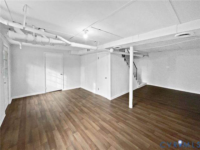 203 Crestwood Dr, Colonial Heights, VA 23834