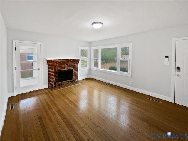 203 Crestwood Dr, Colonial Heights, VA 23834