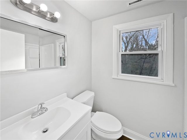 203 Crestwood Dr, Colonial Heights, VA 23834