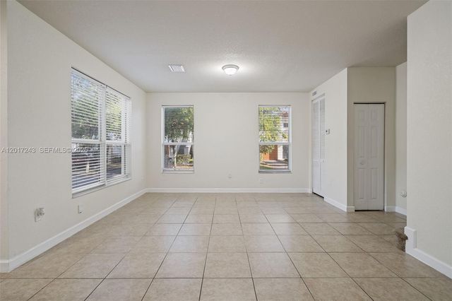 9243 SW 170th Ave, Miami, FL 33196