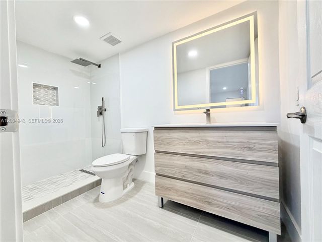 3361 NW 47th Terrace 329, Lauderdale Lakes, FL 33319