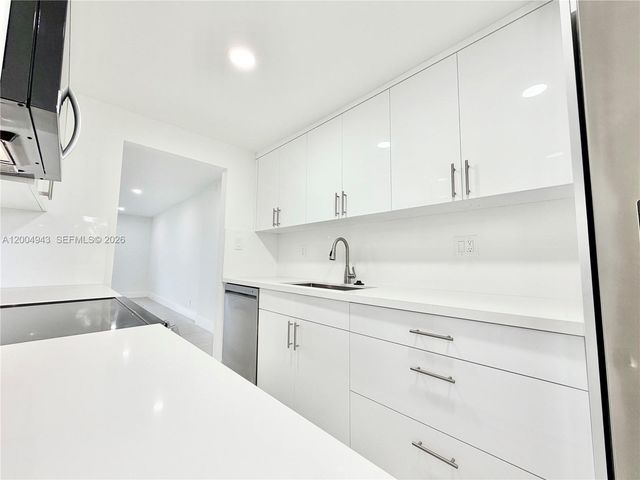3361 NW 47th Terrace 329, Lauderdale Lakes, FL 33319