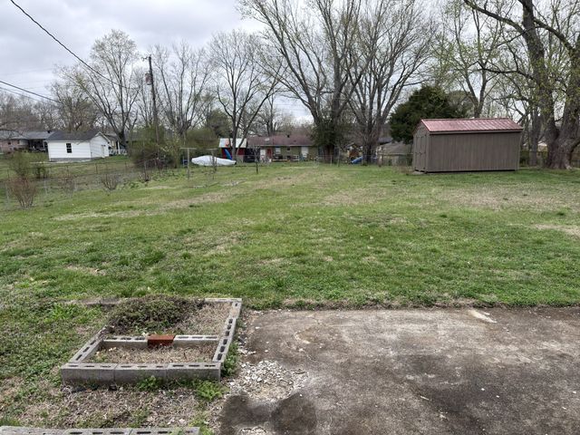 209 Old Trenton Rd, Clarksville, TN 37040