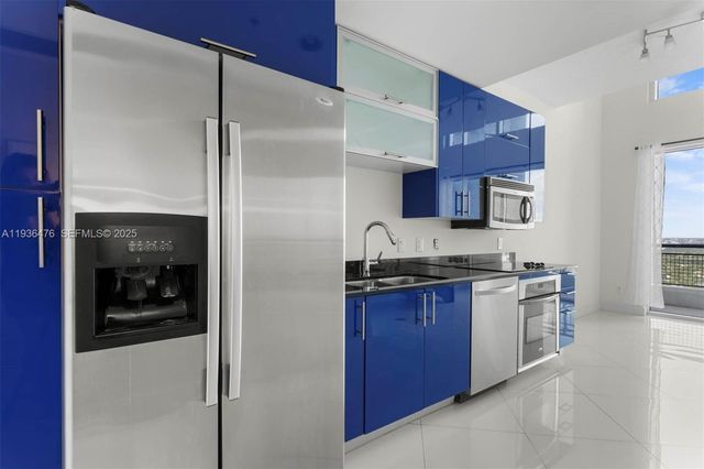 60 SW 13th St 3213, Miami, FL 33130