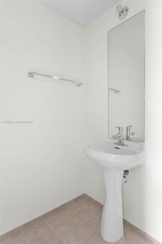 60 SW 13th St 3213, Miami, FL 33130