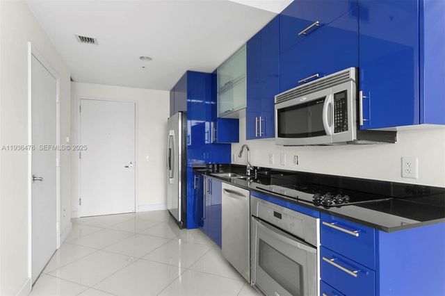 60 SW 13th St 3213, Miami, FL 33130