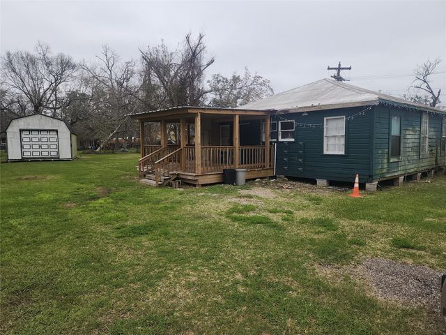 839 Yaupon Street, Clute, TX 77531