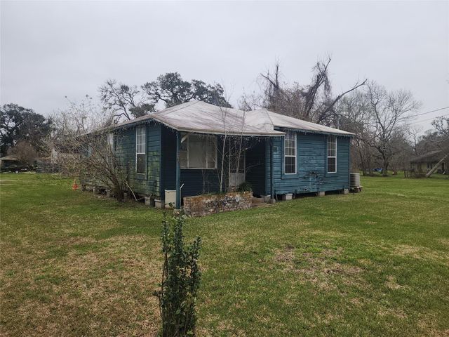 839 Yaupon Street, Clute, TX 77531