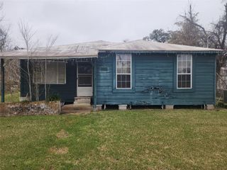 839 Yaupon Street, Clute, TX 77531