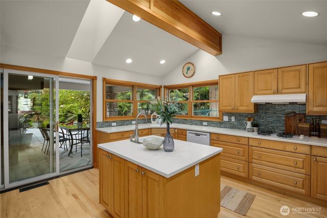 3718 S 334th Street, Federal Way, WA 98001