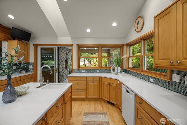 3718 S 334th Street, Federal Way, WA 98001