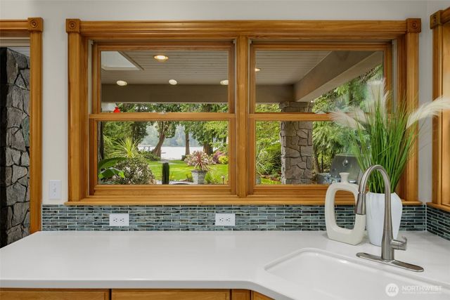 3718 S 334th Street, Federal Way, WA 98001