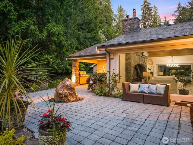 3718 S 334th Street, Federal Way, WA 98001