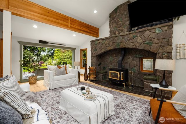3718 S 334th Street, Federal Way, WA 98001